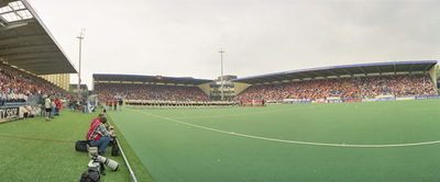 840517 Afbeelding van de ceremonie voor de wedstrijd Nederland-Australië in de finale van het WK Hockey dames, in het ...